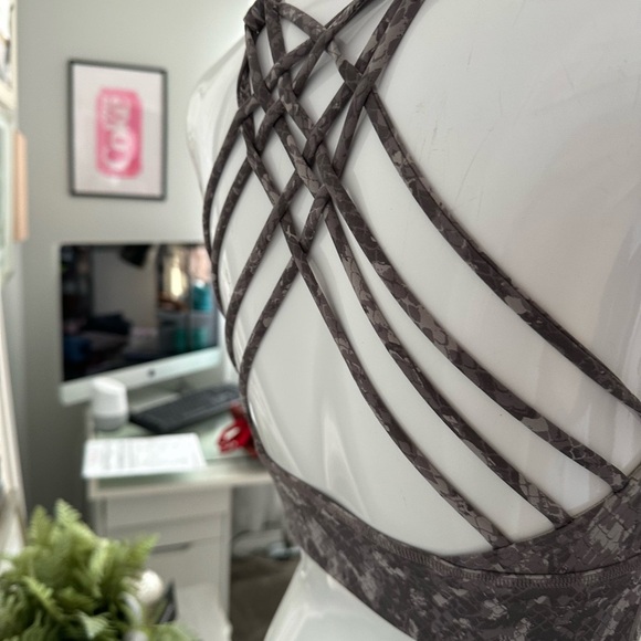 Lululemon Gray Strappy Sports Bra Sz 6 - Picture 2 of 2